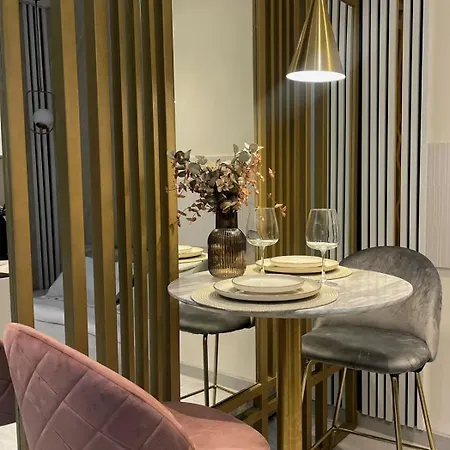 Romantic Boutique By Yamaluxe Apartment